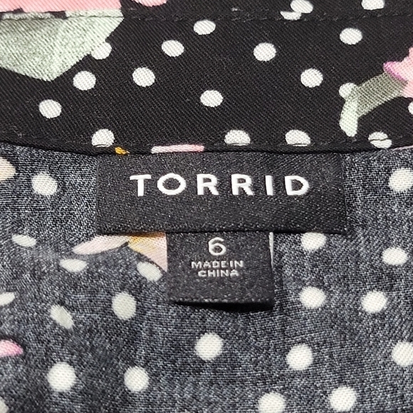 TORRID Sz 6X Polka Dot Floral Button Down Blouse - Picture 8 of 8